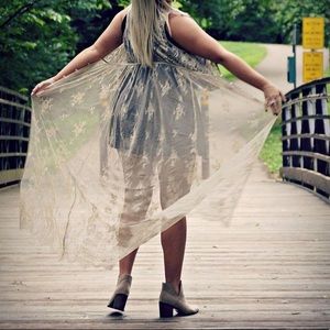 She + Sky | Tan Lace Duster | Medium